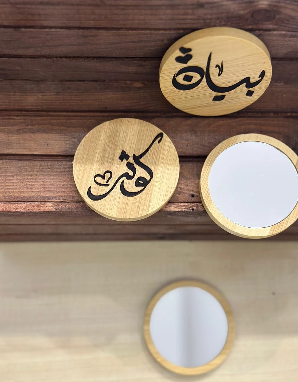 مرايا خشبية