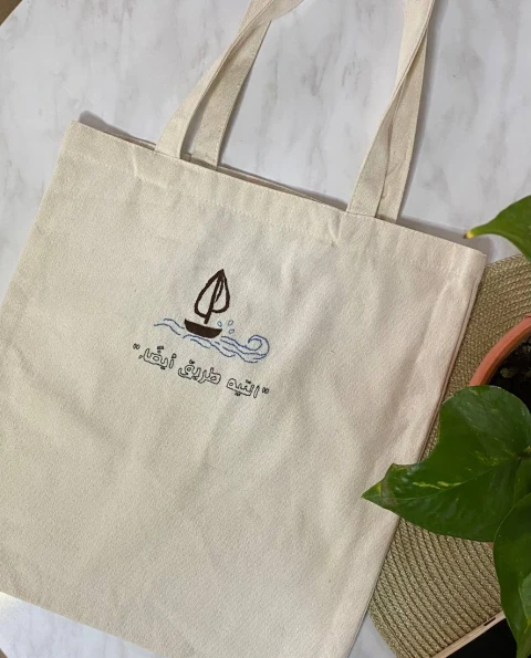 حقيبة قماش بتطريز يدوي