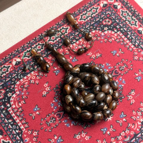 سبحة بكالايت لون بني معرق ( نواعم )
