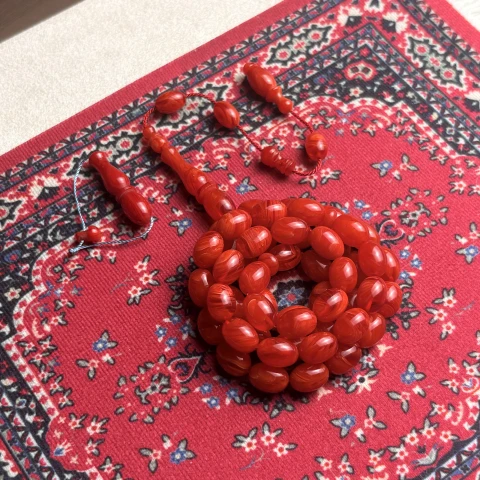سبحة بكالايت لون احمر خمري ( نواعم )