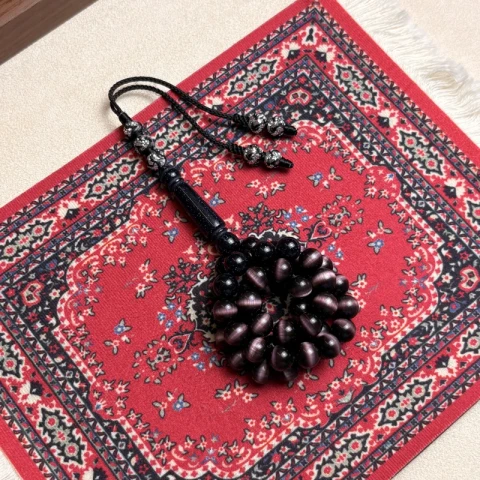 سبحة من حجر عين القط بلون موف
