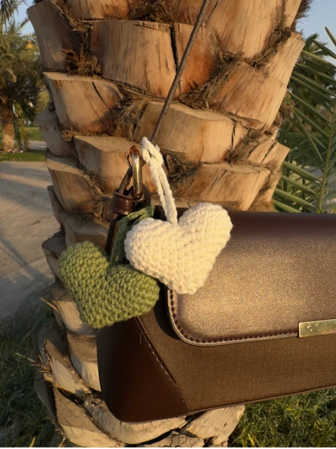 ميداليه قلب 🤍💚