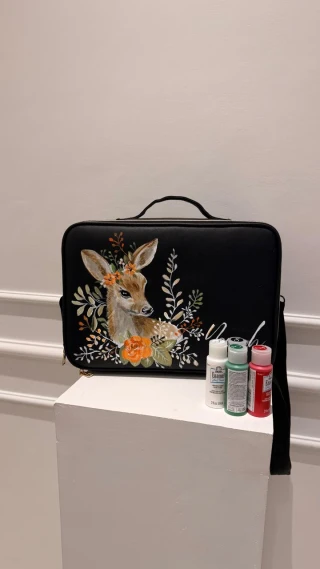 حقيبة مكياج غزال الربيع برسمة يدوية