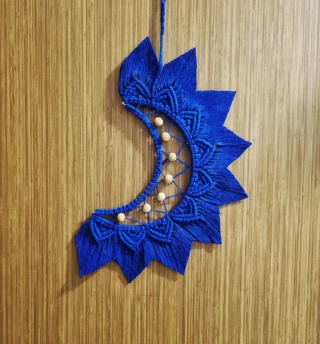 جدارية هلال ازرق (زينة رمضان)
